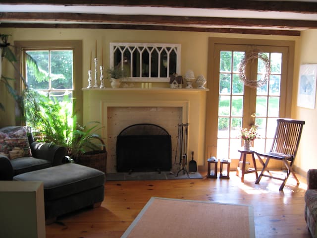 iT'S A GOOD THING/1800S FARMHOUSE 3 Miles TO OMEGA