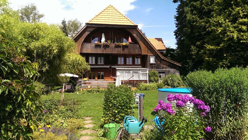 Wohnung in altem Bauernhaus in ruhiger Lage