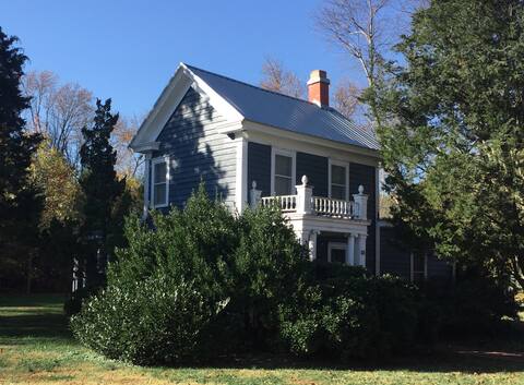 Charming private cottage in heart of Irvington!