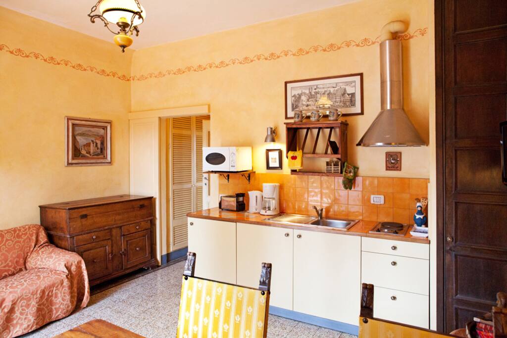 Living Room/kitchen corner