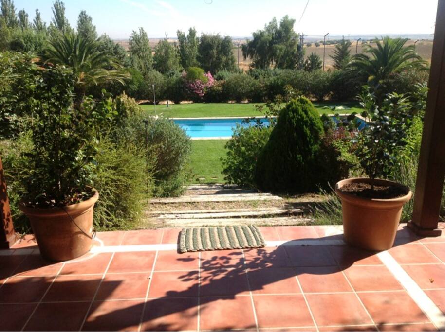 Vista Porche y Jardín