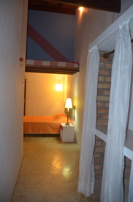 Cama de casal e mesanino solteiro