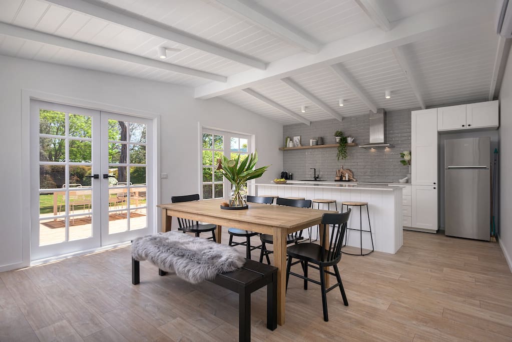 Kitchen & Dining