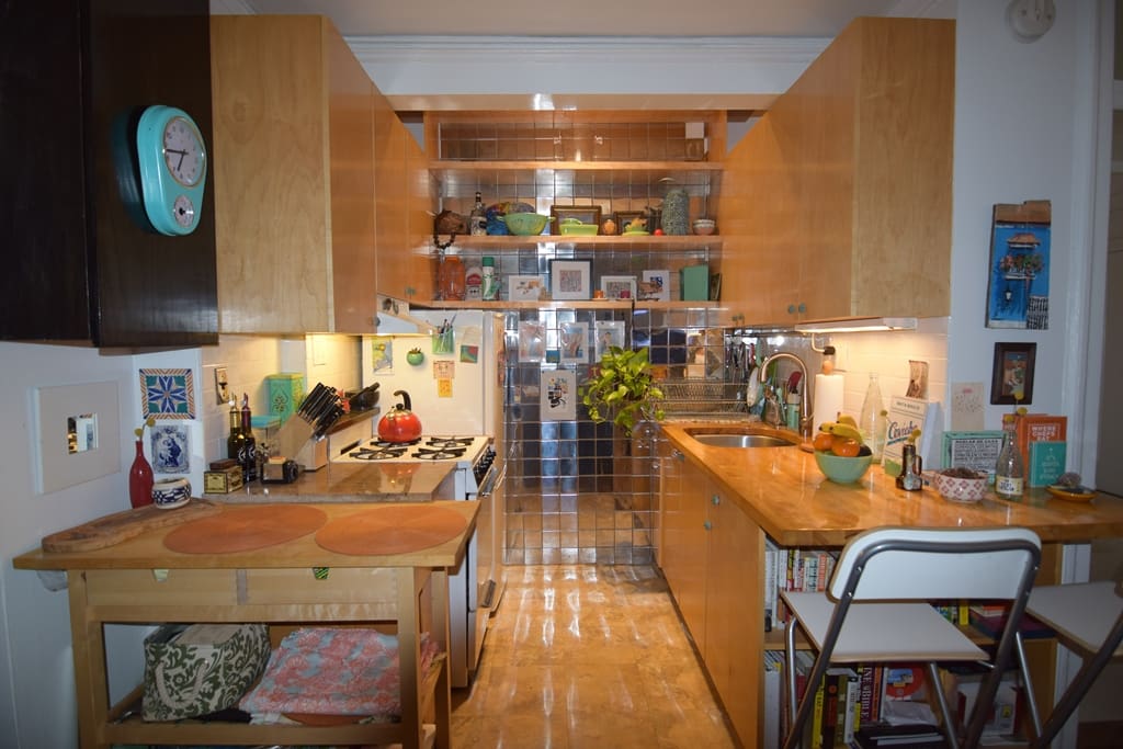 An inviting kitchen equipped with all you need to whip up a delicious meal!