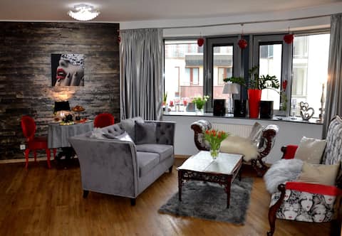 Top Airbnb: Unique apartment in the heart of the city, FREE parking! in Stare Miasto