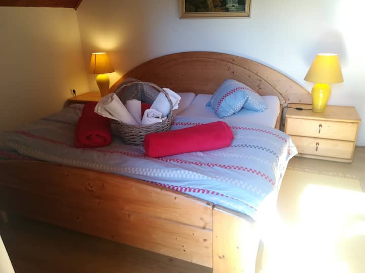 Спалня с двойно легло