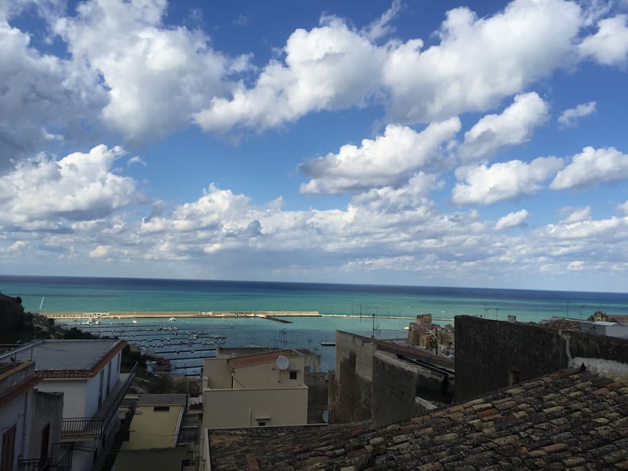 Vista dal balcone sul porto