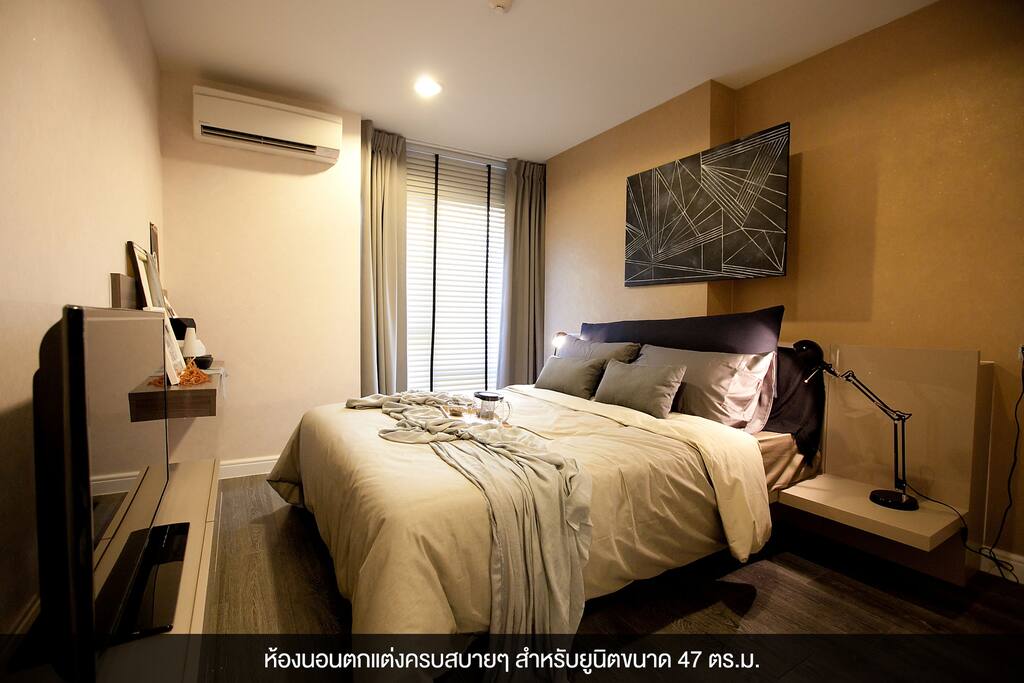 Bedroom with TV, Air Condition and window