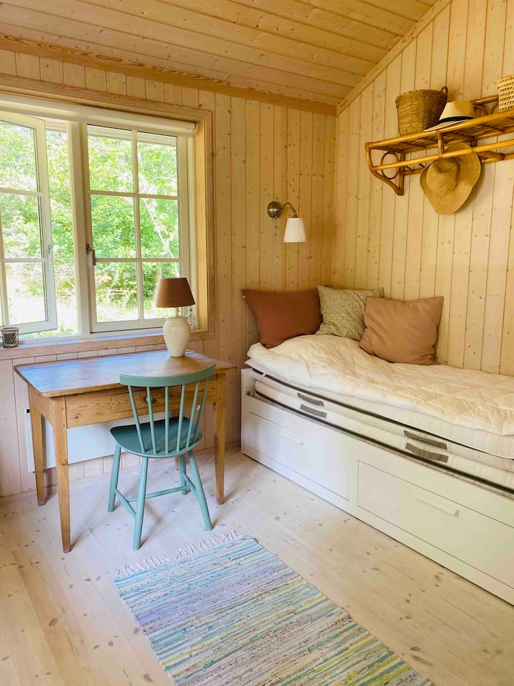 חדר 1 - המיטה יכולה לשמש גם כמיטה זוגית.