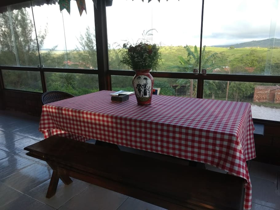 Vista deslumbrante e local tranquilo, lugar ideal para descansar com a família e amigos.