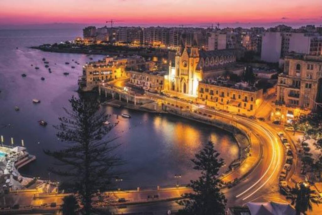 Balluta Bay at Night