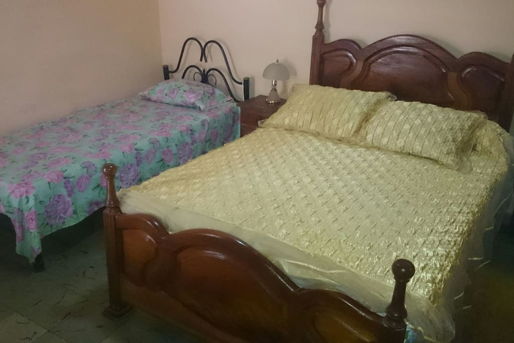 habitación amplia con capacidad de hasta 3 personas