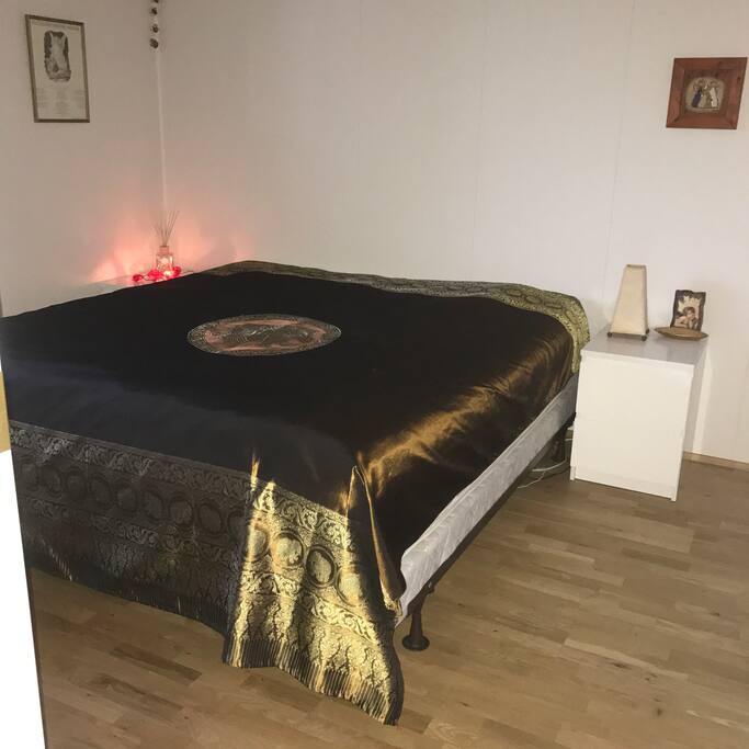 King size bed