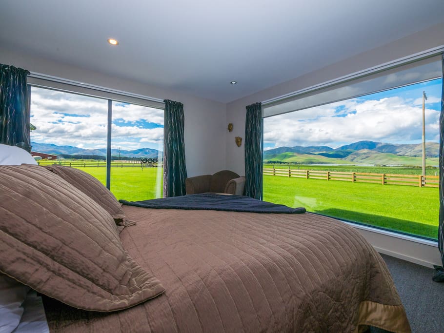Suite 1, views of the lake and mountains from every window.