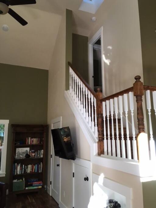 Open stairs, TV