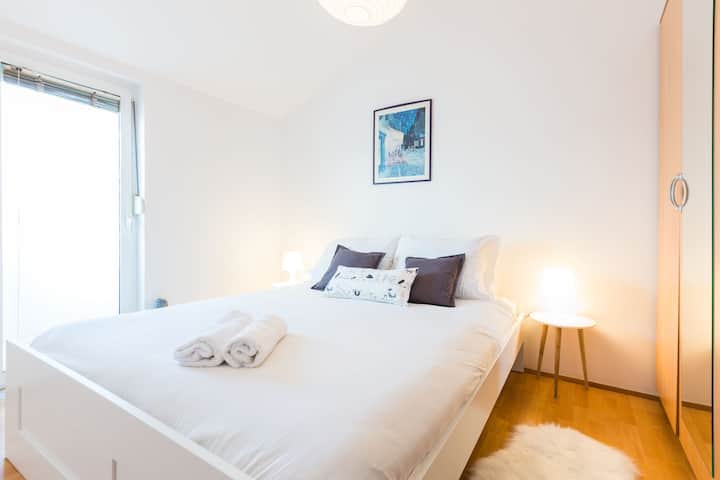charming 2 bedroom apartment