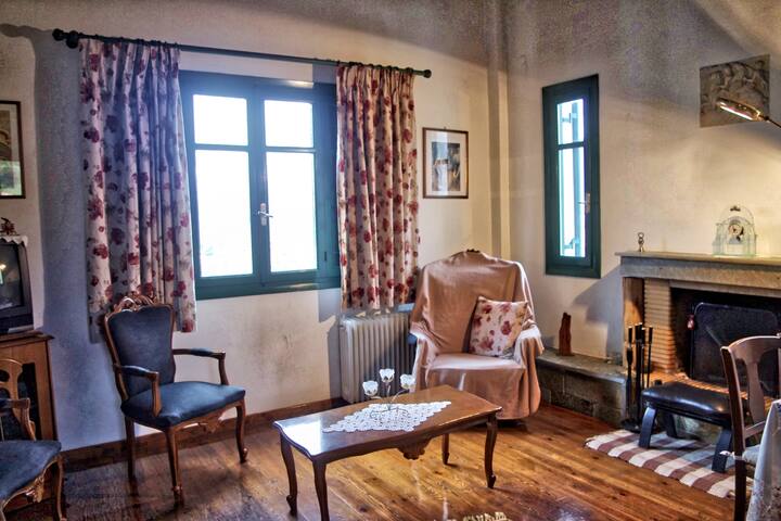 Countryside Cottage/Trail to Ancient Mycenae