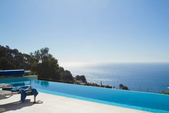 Begur Villa with Infinity Pool and Stunning Views