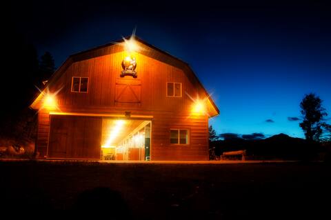 Best Cozy barn in the mountains of British Columbi