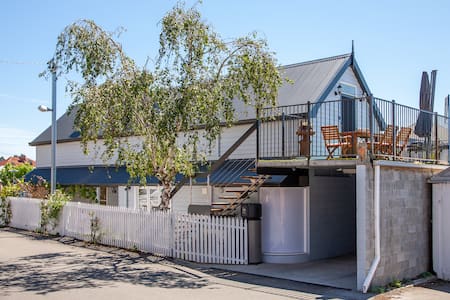 Cottage with spa in Nth Hobart restaurant precinct