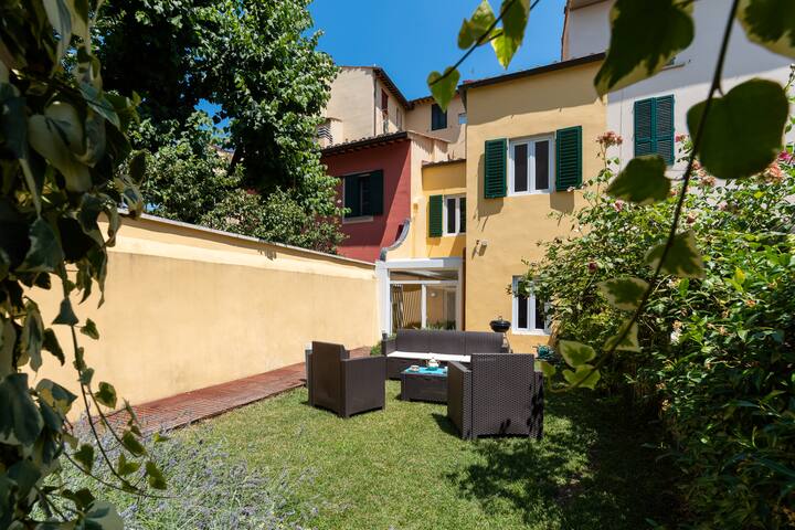 SCALA GARDEN entire house gallery image 2