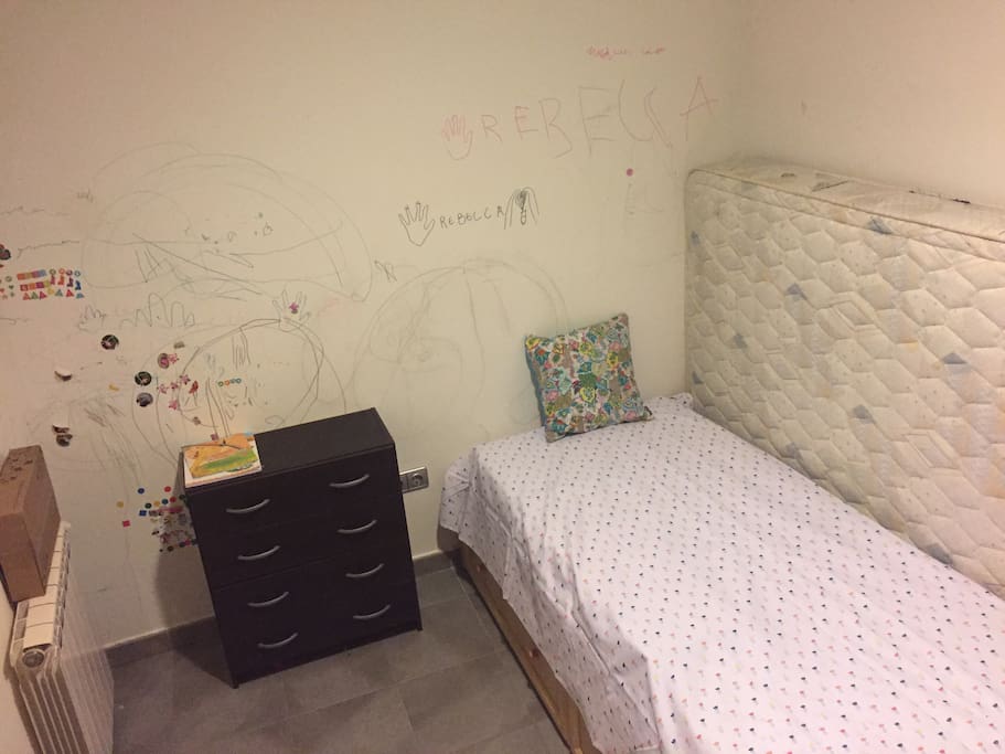 Wall decorated by 2 kids with 5 and 3 years old !