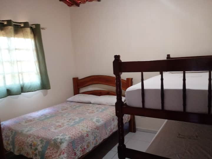 غرفة النوم 2، تتسع لنوم 4 أشخاص.