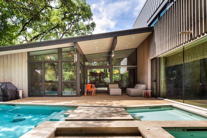 Tranquil Mid Century Modern Retreat, Neighbors Downtown
