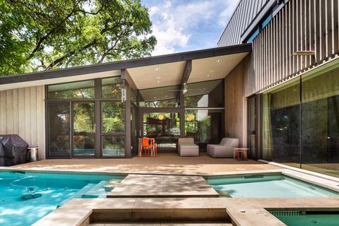 Tranquil Mid Century Modern Retreat, Neighbors Downtown