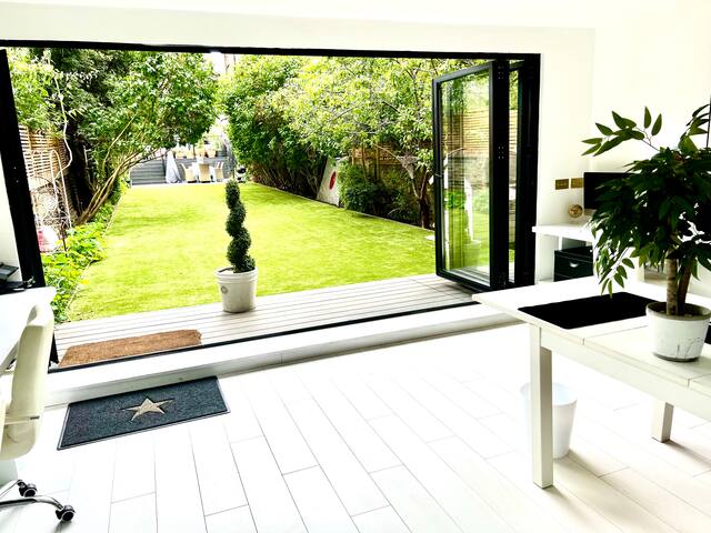 10 bed London townhouse available! Send a message gallery image 2