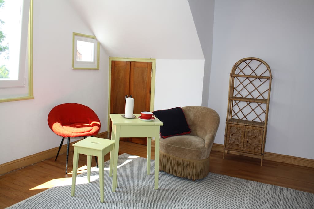 Wohnraum mit Doppelbett / chambre / bedroom