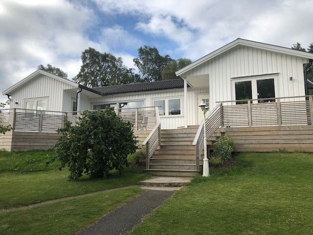 6 Dec 2019 - Entire home/flat for 102. Lyxig nybyggd stuga p 38 kvm i vackra Andalen/Torslanda. Stugan ligger i slutet av en tervndsgata med egen p-plats. Villa Ekvatorn - Tiny houses for Rent in Hjuvik - Airbnb