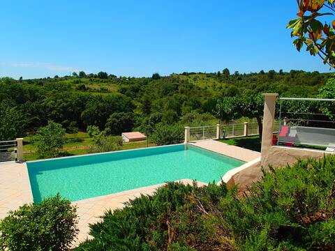 Vast villa ★★★ with swimming pool between Gard and Ardèche