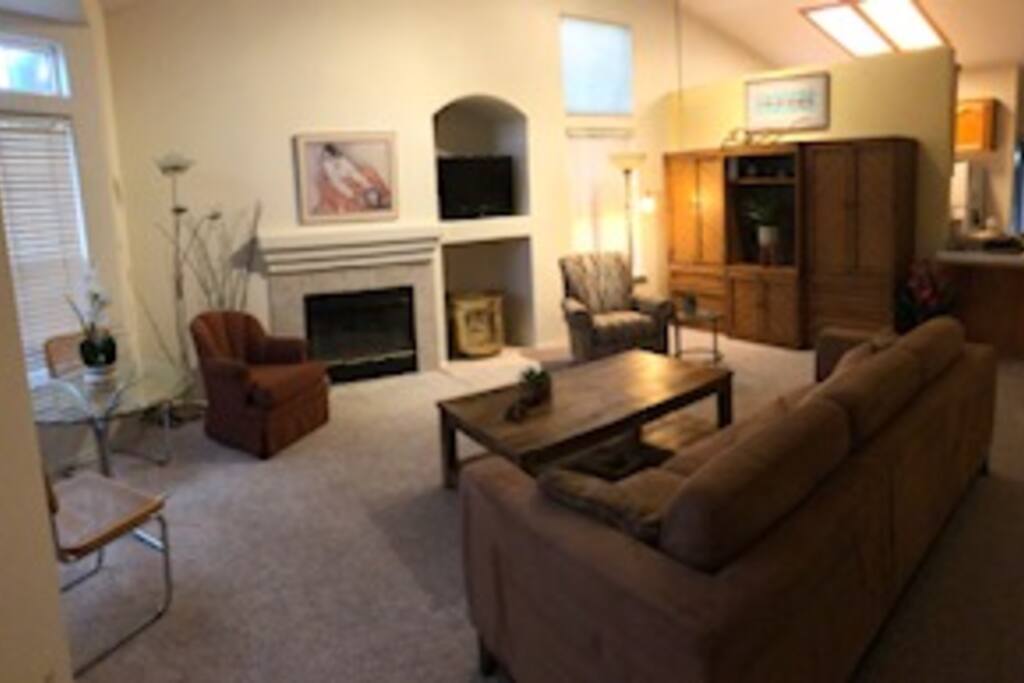 Living and Entertainment Area/Entry