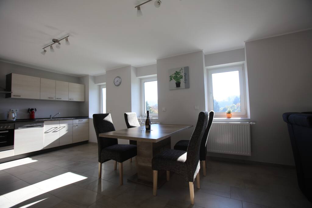 tafel uitschuifbaar tot 8pers.