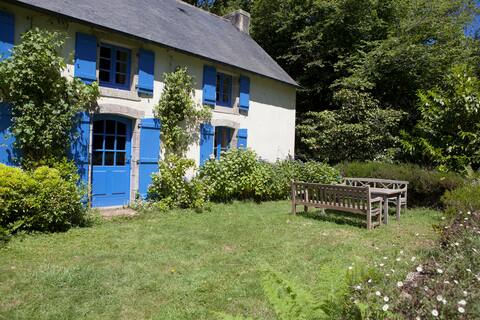 The Blue House on the Aven River