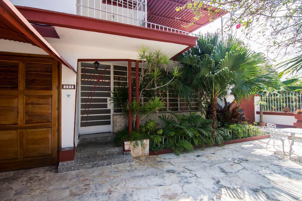 Entrada a la Casa para Habitaciones 2 y 3.