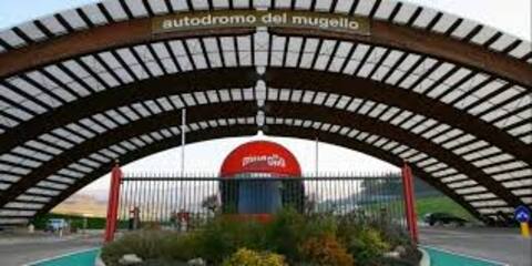 ITALIAN MOTOGP LOFT - (box possibility for Moto)