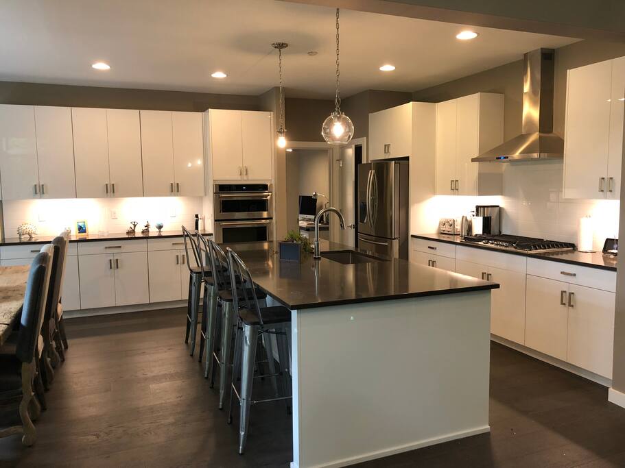Open plan kitchen and dining room
