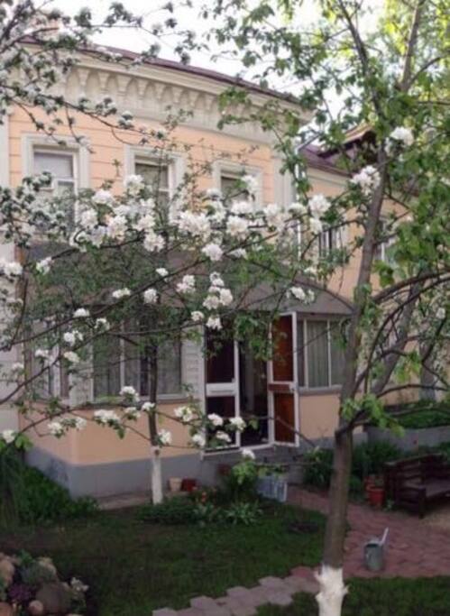 Вход через веранду