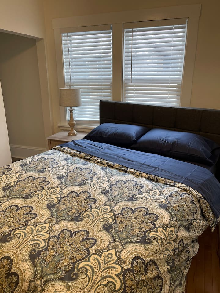 Втора спална соба со плакар