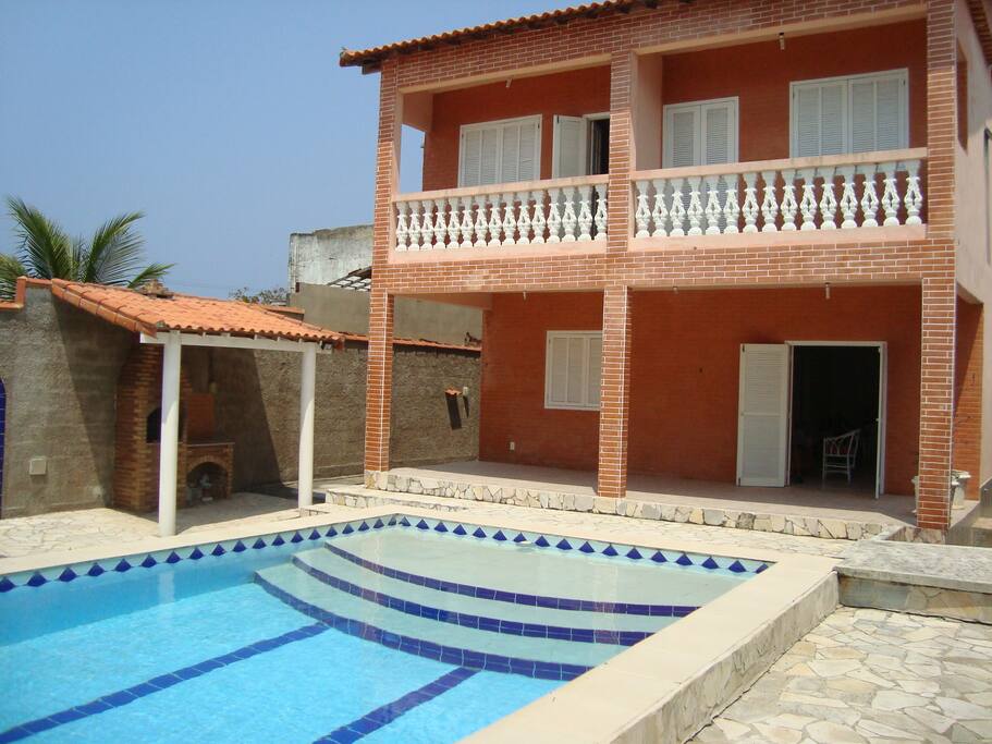 Piscina e churrasqueira