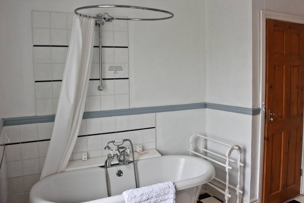 Barricane's en-suite bathroom