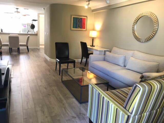 Contemporary 2BR – Blocks from Stanford Campus gallery image 4