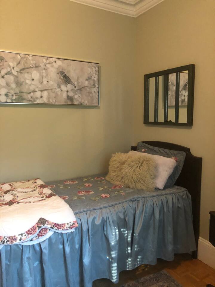 Just a small room in our big historical home in Fredericton’s heritage area. Private bathroom beside the room. Free parking and internet. Close to UNB and STU.  