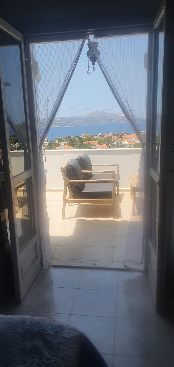 La vista desde el segundo dormitorio,  puerta a la terraza