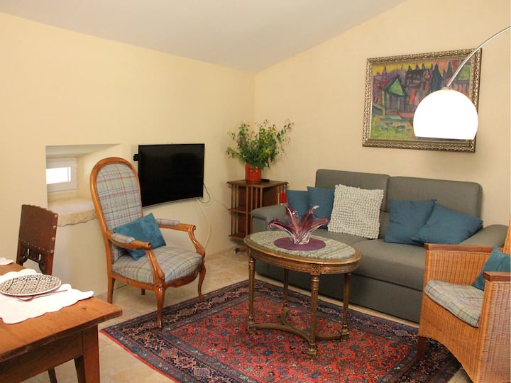 ¡Una sala de estar "acogedora", sillones, sofá, TV y mucho encanto!