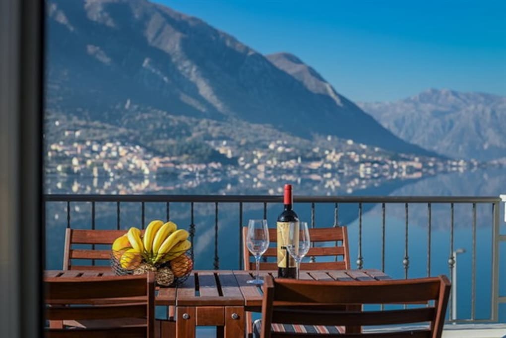 Villa Rossa, Kotor bay