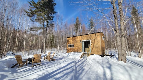 Trailside Stays- Tiny House in the Woods-Chickadee