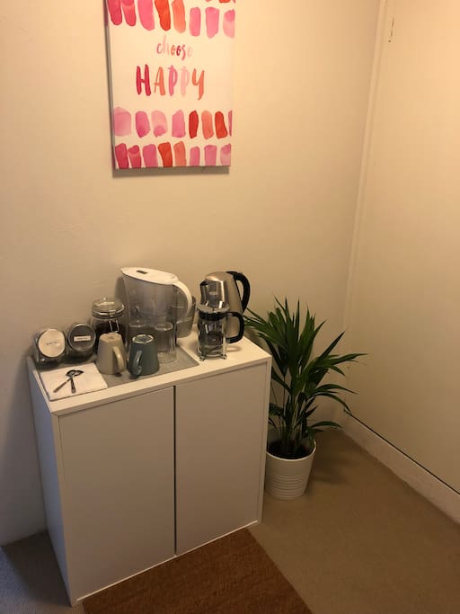Hallway/Making a coffee & Tea. Freshly ground and complimentary!